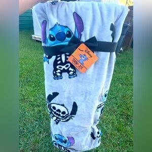 Stitch Skeleton 💀throw!